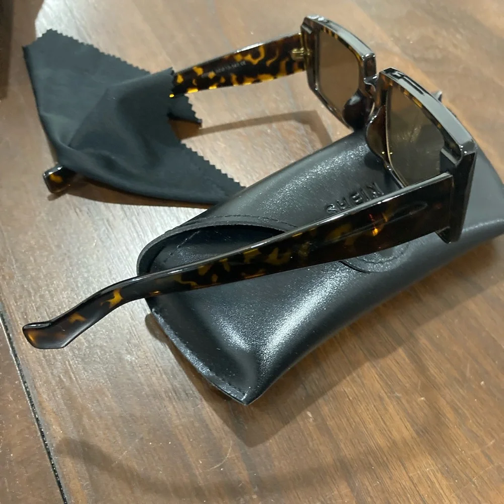 Sunglasses Brown animal print square
